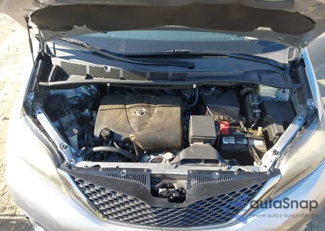 2017 Toyota Sienna Se Premium 8 Passenger z USA, uszkodzony, nr VIN 5TDXZ3DC3HS838736